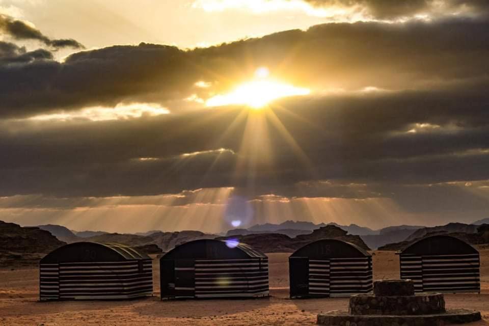 Hotel Bedouin Adventure & Tours Wadi Rum Esterno foto